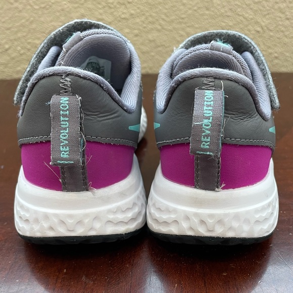 Nike Unisex-Kid's Revolution Velcro Running Shoe Aurora Green-Hyper Violet 1Y - Picture 3 of 5